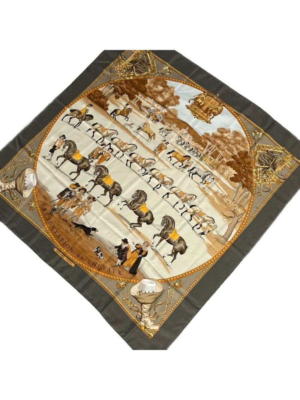 Hermes Scarf Carre 90 Beige Light Brown Multi Presentation de Chevavx